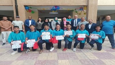 وكيل مديرية القاهرة لشئون الإدارات التعليمية تكرم الطلاب المتفوقين علميًا ورياضيًا