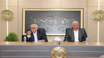 وزير التعليم ومحافظ السويس يعقدان اجتماعا مع قيادات التربية والتعليم بالمحافظة