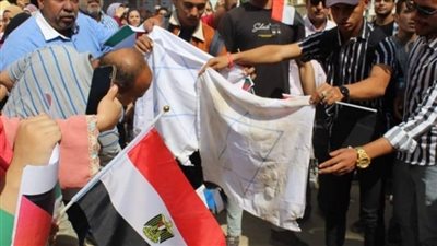 احتجاجا على الأوضاع المأساوية بغزة...حرق علم إسرائيل بمظاهرة طلابية داخل كلية التربية النوعية في جامعة المنوفية