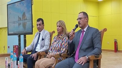 لقاء تعريفي بين طلاب البرامج الثلاثة المتميزة وقيادات كلية الآداب ومنسقي البرامج