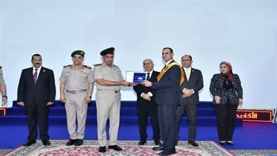 رئيس جامعة حلوان يشهد حفل تخرج الدفعة الأولى من خريجي برنامج الدبلوم المهنية فى التربية تخصص 