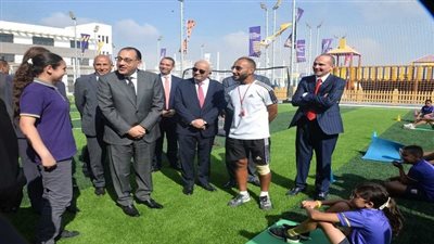 رئيس الوزراء يتفقد بعض المدارس لمتابعة الأنشطة التعليمية المختلفة
