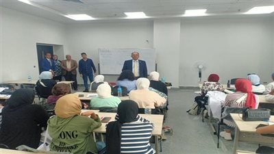 رئيس جامعة حلوان يطمئن على سير العملية التعليمية ويتفقد مرافق الجامعة الأهلية