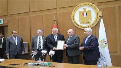 بحضور الدكتور أيمن عاشور.. توقيع اتفاقية بين وزارة التعليم العالى والكلية الملكية للجراحين