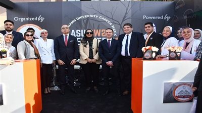 رئيس جامعة عين شمس يفتتح فعاليات الأسبوع التوظيفى للجامعة 