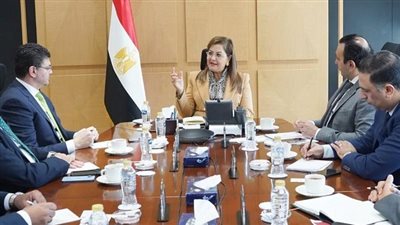 وزيرة التخطيط تلتقي بالفريق التنفيذي لبنك ستاندرد تشارترد لدعم سبل التعاون