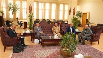  رئيس جامعة الزقازيق يلتقي رئيس مجلس إدارة شركة 