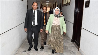 رئيس جامعة حلوان بقوم بجولة تفقدية لعدة كليات للاطمئنان على سير العملية التعليمية