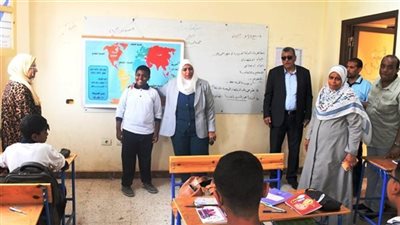 نائب محافظ أسوان تقوم بجولة تفقدية للاطمئنان على انتظام الدراسة