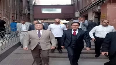 رئيس جامعة بنها يتفقد الخدمة الطبية المقدمة للمرضى بالمستشفى الجامعى