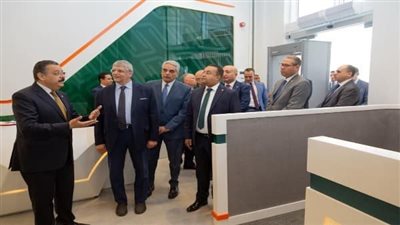 رئيس الجامعة المصرية اليابانية يفتتح فرعا للبنك الأهلى بالحرم الجامعى