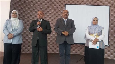 وكيل تعليم مطروح يتابع اليوم الثاني لبرنامج تفعيل دور المدرسة في تعزيز الوعي لدى الطلاب.