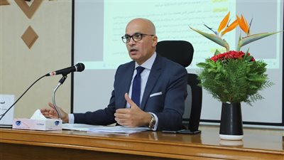 رئيس جامعة عين شمس يترأس الجلسة الاولى لمجلس شئون التعليم والطلاب للعام الجامعي ٢٠٢٤/٢٠٢٣م