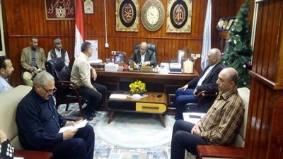 وكيل تعليم مطروح يدرس الاستعدادات النهائية لامتحانات الفصل الدراسي الأول مع موجهي المواد الدراسية