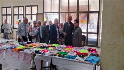 صيدلة حلوان تنظم معرض الملابس الجاهزة والمشغولات السنوي