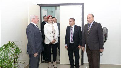 رئيس مجلس أمناء جامعة المنصورة الأهلية يتفقد منشآت الجامعة