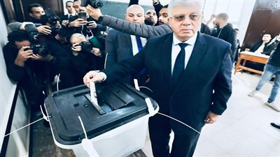 وزير التعليم العالي يشارك في العملية الديمقراطية ويُدلي بصوته في الانتخابات الرئاسية