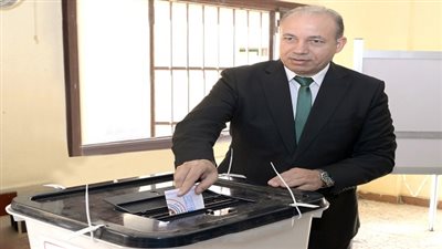 رئيس جامعة المنصورة يشارك في انتخابات الرئاسة 2024