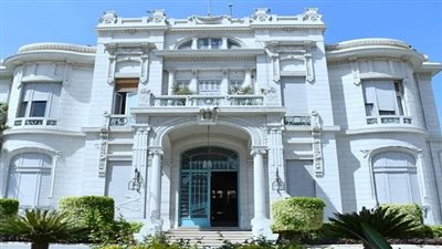 رئيس جامعة عين شمس يشارك في بداية الانتخابات الرئاسية ويدلي بصوته