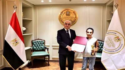 تكريم وزير التربية والتعليم للطلاب المتفوقين الحاصلين على المركز الثالث عالميًا 