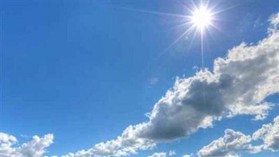 الطقس اليوم.. لطيف نهارًا مع فرصة لهطول الأمطار في بعض المناطق