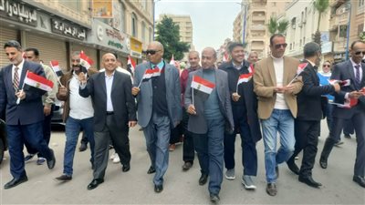 وكيل تعليم مطروح يقود مسيرة حاشدة للمعلمين للمشاركة فى الانتخابات الرئاسية 