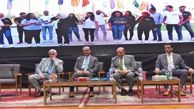 رئيس جامعة أسيوط يحضر افتتاح فعاليات فريق 