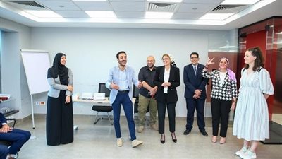 زيارة مسئول بجامعة 