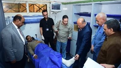 رئيس جامعة سوهاج يطمئن علي الوضع الصحي للأشقاء السودانين مصابي حادث السير 