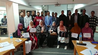 مركز تنمية قدرات أعضاء هيئة التدريس بجامعة سوهاج يختتم برنامجه التدريبي 