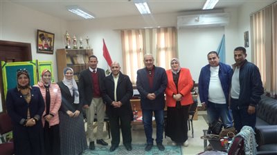 وكيل تعليم مطروح يناقش مع مديري مدارس المبادرة الرئاسية خطة العمل المستقبلية