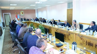 هنأ الرئيس عبدالفتاح السيسى.. أهم قرارات مجلس جامعة سوهاج برئاسة النعمانى وتعيينات جديدة لاعضاء هئية التدريس 