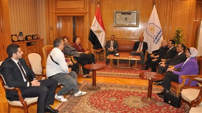 رئيس جامعة حلوان يستقبل فريق مبادرة تميز المعلم الممولة من الوكالة الأمريكية للتنمية الدولية