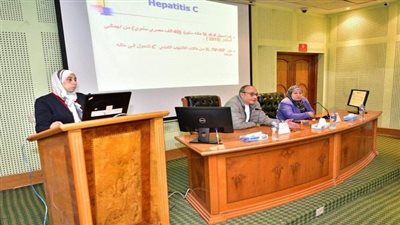 أخبار الجامعات| حصول أستاذ بكلية البنات على جائزة الاتحاد العربي 