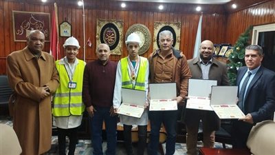 وكيل تعليم مطروح يكرم الفائزين بالمركزين الأول والثاني على مستوى الجمهورية