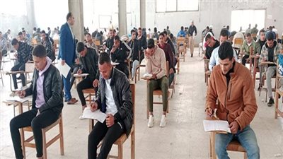 رئيس جامعة المنيا يتفقد سير امتحانات الفصل الدراسي الأول 