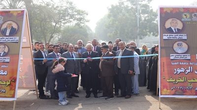 رئيس جامعة المنيا يُدشن معرض 