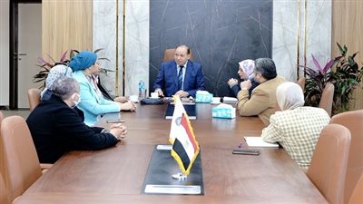 رئيس جامعة المنصورة الأهلية يجتمع مع المجلس الأكاديمي