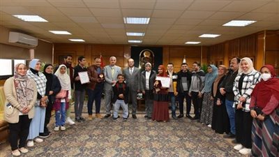 رئيس جامعة أسيوط يُكرم الطلاب المتميزين في مسابقة 'المواهب الذهبية' للطلاب ذوي القدرات الخاصة