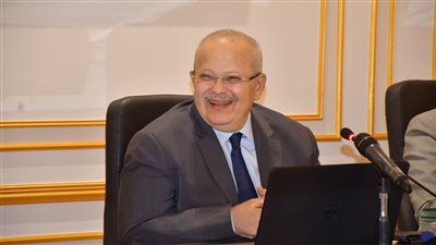 أخبار الجامعات | رئيس جامعة القاهرة يوجه بسرعة رفع كفاءة مركز الدراسات الشرقية وعدد من المراكز 