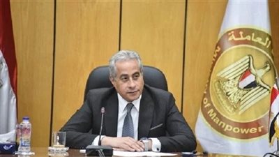 أخبار مصر.. وزير العمل: الأحد إجازة مدفوعة الأجر لعاملي القطاع الخاص