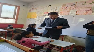  تعليم الجيزة.. وكيل الوزارة يتفقد لجان امتحانات النقل للمواد الغير مضافة للمجموع