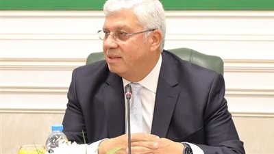أخبار الجامعات.. وزير التعليم العالي يقرر إغلاق 3 منشآت وهمية اليوم في الفيوم.. عميد كلية الألسن تكرم طلاب الجامعة