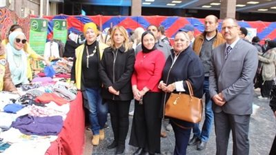 افتتاح المعرض الخيري السنوي للملابس والمستلزمات في جامعة عين شمس