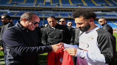 الرئيس السيسي للاعبى المنتخب: كل المصريين بيتابعوا البطولة ربنا يوفقكم ويارب تسعدونا