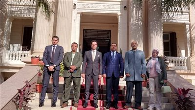 رئيس جامعة بنها يتسلم وحدة متنقلة لتكنولوجيا الاتصالات