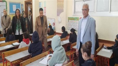 مدير تعليم القاهرة يطمئن على انتظام سير أعمال امتحانات صفوف النقل