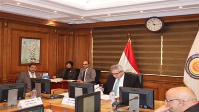 التعليم العالي يناقش التحديات التي تواجه البحث العلمي والاستفادة من بنك المعرفة