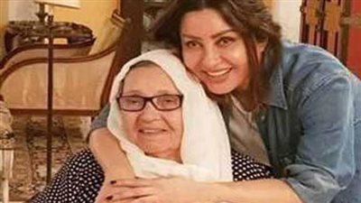 المطربة لطيفة تبكى العالم بأغنية وصور نادرة لوالدتها