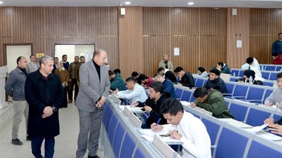 رئيس جامعة المنصورة الأهلية يتابع امتحانات الفصل الدراسي الأول بمختلف الكليات